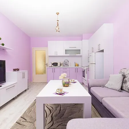 Beige And Purple - Two 1-bdr In Lejlighed *